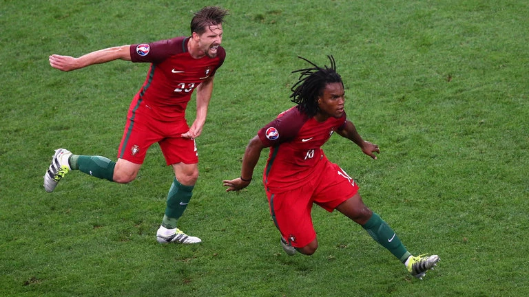 Renato Sanches ăn mừng bàn thắng